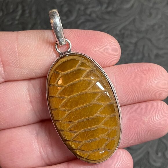 Carved Turtle Shell Tigers Eye Pendant Gemstone Crystal Jewelry - Picture 3 of 8